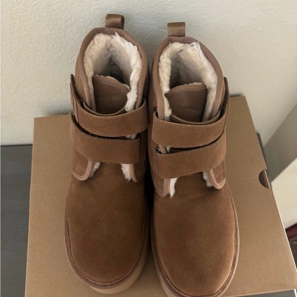 SOLD! Neumel Uggs! Amazing condition, worn only once! Size 10! Summer pricing!💕 - Picture 4 of 10